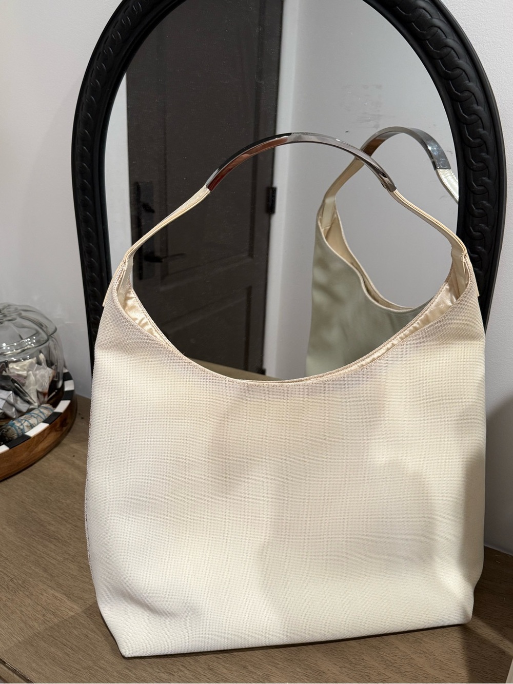 Gucci Cream Shoulder Bag with Silver-Tone Handle
